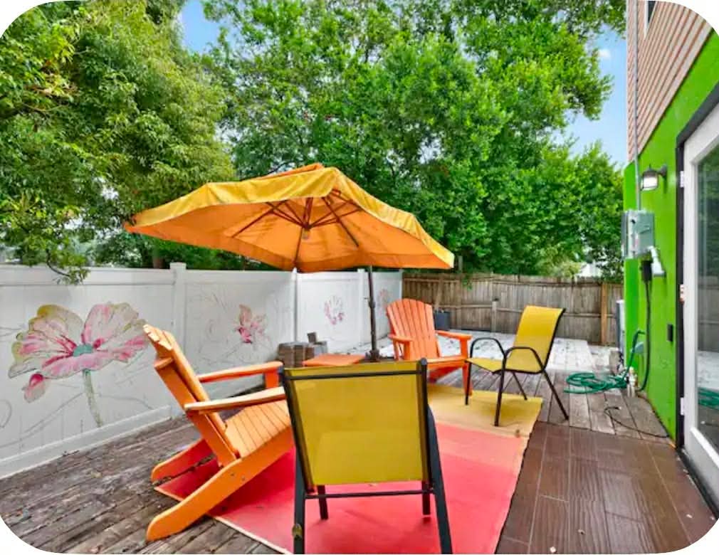This stylish accommodation is ideally suited for your Florida vacation, offering a central location with convenient access to Tampa, Clearwater City, the beach, Dunedin, St. Pete, the Pinellas Trail, the baseball stadium, the airport, and Clearwater Mall. The spacious 1400 sq ft property provides ample room, including a large master bedroom, a front sitting area, and a back deck. It is fully equipped with all necessary amenities, including an in-unit washer and dryer. Guests only need to bring their suitcase.